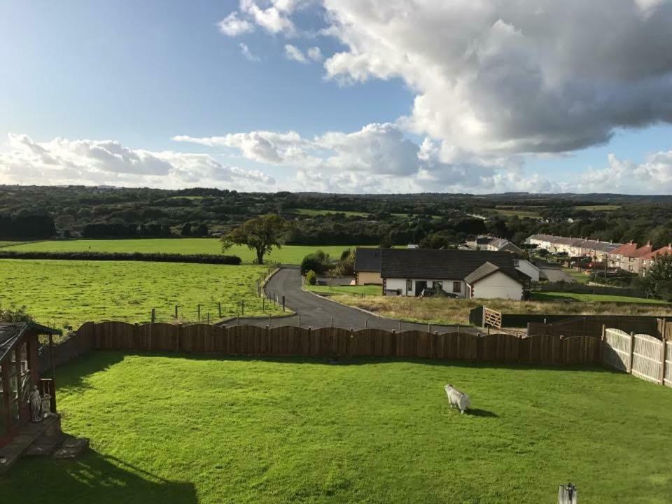 Valley View / Gwel Y Cwm Villa Ammanford Buitenkant foto