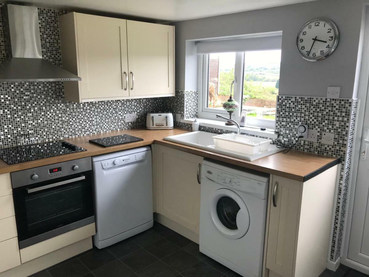 Valley View / Gwel Y Cwm Villa Ammanford Buitenkant foto